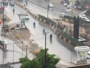 کراچی کے مختلف علاقوں میں کہیں ہلکی تو کہیں تیز بارش سے گرمی کا زور ٹوٹ گیا، موسم خوشگوار