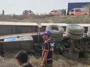 ناردرن بائی پاس پر ٹریلر کھائی میں گرنے سے ڈرائیور ہلاک، دیگر حادثات میں دو جاں بحق