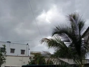 کراچی کو بادلوں نے ڈھانپ لیا؛ ، آج گرج چمک کے ساتھ بارش ہوگی، پیشگوئی