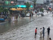 کراچی میں بارشوں کے دوران صفائی کے ناقص انتظامات، بیماریاں پھیلنے کا خدشہ