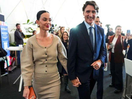 کیٹی پیری کی سابق کینیڈین وزیراعظم کیساتھ ورلڈ اکنامک فورم میں انٹری، تصاویر وائرل 