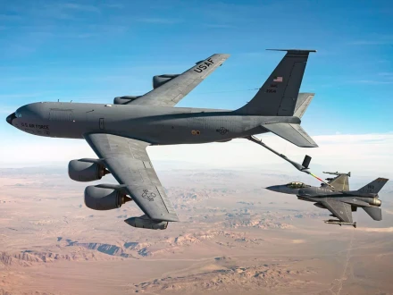 ایران کے خلاف جنگ میں امریکا کا بڑا نقصان، فضا میں فیول فراہم کرنے والا طیارہ گر کر تباہ