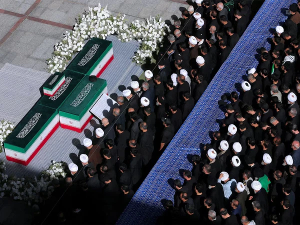ایران کے سابق سپریم لیڈر علی خامنہ ای کی نماز جنازہ ادا کردی گئی