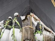 کعبہ کا غلاف اچانک بلند کرنے کا عمل شروع، جانیں اس عظیم روایت کے پیچھے کی اصل حقیقت