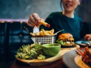 شام 5 بجے کے بعد کھانا کھانے کے صحت پر مضر اثرات ہوسکتے ہیں، تحقیق