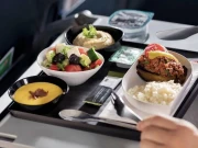 وہ اسلامی ملک جس کی ایئرلائن دنیا کا بہترین کھانا فراہم کرتی ہے، جانیے