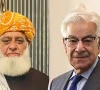 فوجی جوانوں کی شہادت کو تنخواہ سے جوڑنا بے حسی ہے، وزیر دفاع کا مولانا کے بیان پر شدید ردعمل
