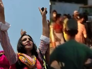 گلستان جوہر میں شہری کے تشدد پر خواجہ سراؤں کا تھانے کے باہر احتجاج، مقدمہ درج