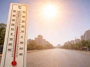 کراچی میں تیز دھوپ، آج زیادہ سے زیادہ درجہ حرارت کتنا ہوگا؟