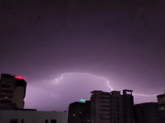 کراچی میں وقفے وقفے سے بارش کا سلسلہ شروع، ٹھنڈی ہوائیں چلنے لگیں