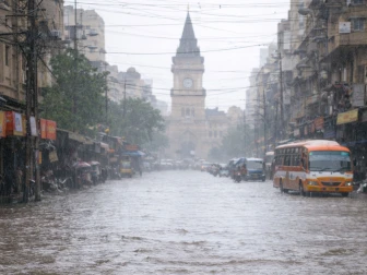 کراچی میں بارش کا 41 سالہ ریکارڈ ٹوٹ گیا