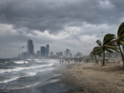 کراچی میں معمول سے تیز ہوائیں، آئندہ 3روز موسم کیسا رہے گا؟