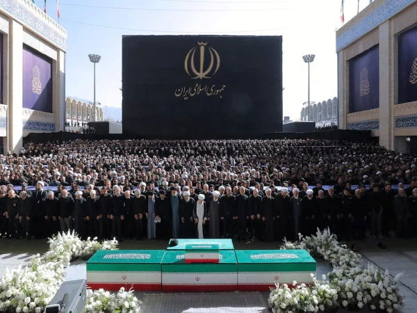 ایران کے سابق سپریم لیڈر علی خامنہ ای کی نماز جنازہ ادا کردی گئی