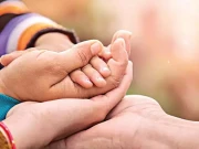 پاک فوج کے  میجر وقاص نے لاوارث بچی کو گود لیکر مثال قائم کردی