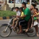والدین بچوں کو موٹر سائیکل کی ٹنکی پر بٹھانے سے گریز کریں: ماہرین