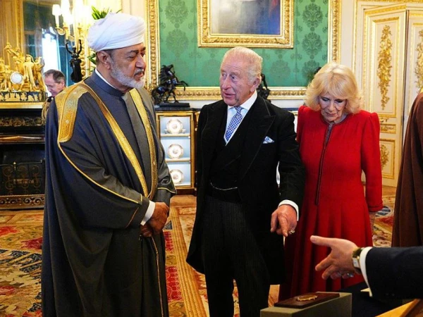 عمانی سلطان کا 44 سال بعد برطانیہ کا تاریخی دورہ، شاہ چارلس نے اعزاز میں حدیثِ نبوی ﷺ پڑھ کر سنائی