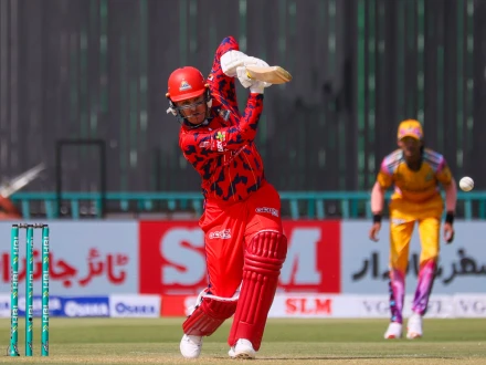 پی ایس ایل: علی رضا کی ہیٹ ٹرک، کراچی کنگز کا پشاور زلمی کو جیت کیلیے 183 رنز کا ہدف