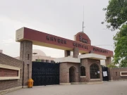 خیبر میڈیکل یونیورسٹی میں ہراسگی؛ 18گریڈ کا افسر ملازمت سے برطرف، مرکزی ملزم طالبعلم کا بھی اخراج