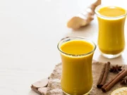 ہلدی والے دودھ کے حیرت انگیز فوائد