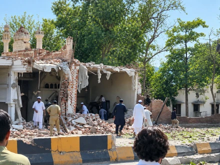 کوہاٹ؛ پولیس لائنز میں نماز جمعہ کے دوران دھماکا، 5 پولیس اہلکاروں سمیت 16 افراد شہید، 57 زخمی