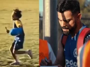 ویرات کوہلی کا آٹوگراف ملنے کے بعد کم عمر مداح خوشی سے نہال