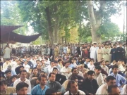 پارا چنار میں راستوں کی بندش کے خلاف کرم پریس کلب کے سامنے دھرنا دوسرے روز میں داخل