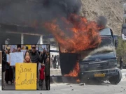 لداخ میں بی جے پی کا دفتر اور بھارتی فوجی گاڑی نذرِ آتش؛ 4 مظاہرین ہلاک، 70 زخمی