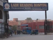 پشاور کے لیڈی ریڈنگ اسپتال میں ڈاکٹرز کی مبینہ غفلت سے پولیس اہلکار انتقال کرگیا