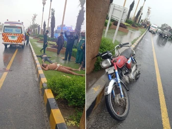لاہور؛ بارش میں موٹرسائیکل بے قابو ہوکر فٹ پاتھ سے ٹکرا گئی، 2 نوجوان سگے بھائی جاں بحق