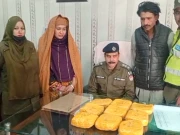 منشیات فروش ’’باپ بیٹی گینگ‘‘ پکڑا گیا، بھاری مقدار میں چرس برآمد؛ ویڈیو