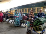 راستوں کی بندش، لاہور ریلوے اسٹیشن پر مسافروں کا رش