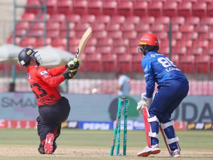 پی ایس ایل: اسلام آباد یونائیٹڈ نے لاہور قلندرز کو شکست دے دی