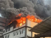 لانڈھی، استعمال شدہ کپڑوں کی فیکٹری میں لگنے والی آگ پر قابو پالیا گیا