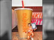 دنیا کے سب سے بڑے کپ میں آئسڈ لاٹے بنانے کا ریکارڈ قائم 