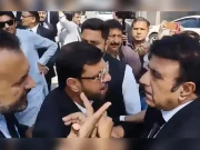 اسلام آباد وکلاء احتجاج؛ وکیل انتظار پنجوتھہ اور صدر ہائیکورٹ بار میں تلخ جملوں کا تبادلہ