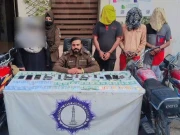 لاہور؛ موٹر سائیکلیں چوری کروانے والی خاتون ساتھیوں سمیت گرفتار، ویڈیو بھی سامنے آگئی