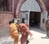 لاہور ہائیکورٹ میدان جنگ بن گیا، دو گروپس آپس میں لڑ پڑے
