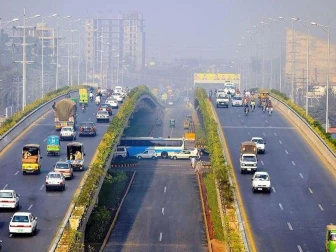 لاہور کی بڑی سڑکوں کو ٹریفک کے حوالے سے ماڈل بنانے کا فیصلہ