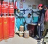 ایل پی جی سستی نہیں دے سکتے تو تھوڑا سا زہر ہی دے دیں، غربت میں پسی عوام کی فریاد