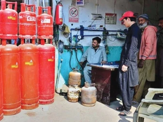 ایل پی جی سرکاری نرخ سے بھی مہنگی ہوگئی؛ 500 روپے فی کلو میں فروخت