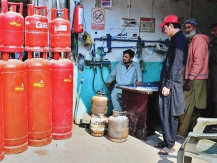 ایل پی جی سرکاری نرخ سے بھی مہنگی ہوگئی؛ 500 روپے فی کلو میں فروخت