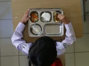 انڈونیشیا: اسکول میں دیے گئے کھانے سے طلبا کی طبیعت ناساز