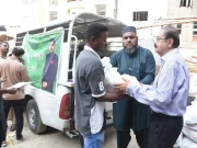 گورنر سندھ کی جانب لیاری کے متاثرین میں راشن بیگز اور کھانے کی فراہمی