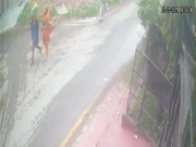 گھریلو ملازمہ ماں بیٹیاں ایک کروڑ لوٹ کر رفوچکر؛ ویڈیو سامنے آ گئی