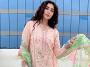 پاکستان اسلامی ملک ہے، چھوٹے کپڑوں پر عوام کو تنقید کا پورا حق ہے، مائرہ خان