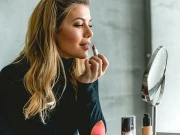 باقاعدگی سے میک اپ کرنیوالی خواتین کس خطرناک بیماری میں مبتلا ہوسکتی ہیں؟