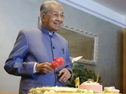 مہاتیر محمد 100 سال کے ہوگئے؛ طویل عمر کا راز بھی بتادیا