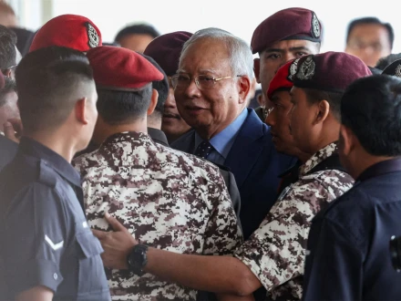 ملائیشیا کے سابق وزیراعظم  ملین ڈالرز کیس میں مجرم قرار دیدیا گیا