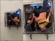 دسویں منزل سے گرنے والا شخص معجزانہ طور پر بچ گیا، ویڈیو وائرل