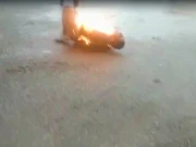 لاہور ہائی کورٹ میں ایک شحص نے خود کو آگ لگالی، ویڈیو وائرل